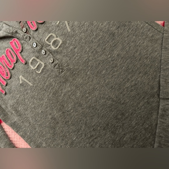 🩶Aeropostale Gray Top with Pink Lettering Size Medium 🩶 - Picture 5 of 5